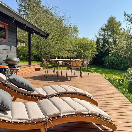 2 Bedroom Amazing In Præstø